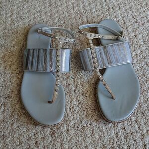 Donald J. Pliner Lacysp gray with metallic silver streaks leather sandals size 9